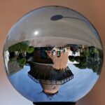 Mühle durch Glaskugel