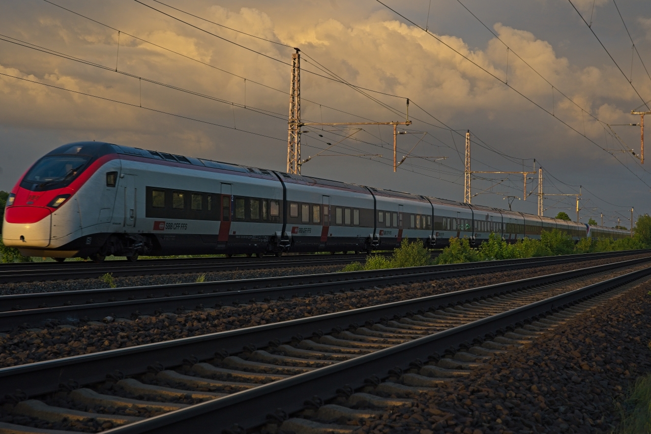 Stadler EC250 in Abendstimmung