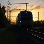 Siemens Vectron vor Sonnenuntergang
