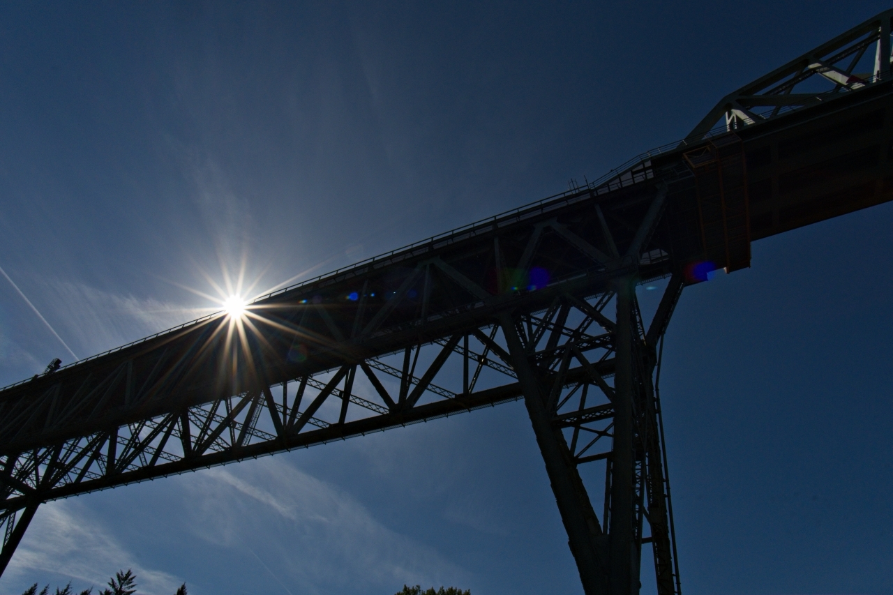 Blendenstern über der Brücke