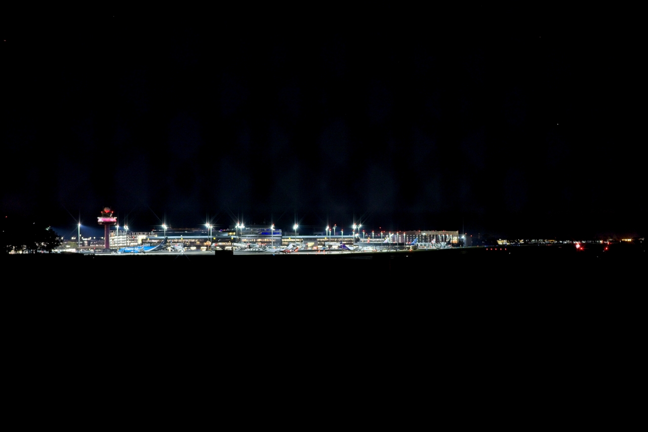 Flughafen Hannover Nachtaufnahme