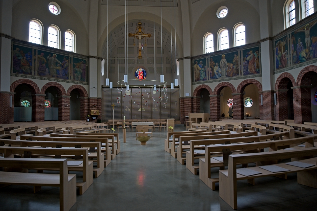 Innenraum der katholischen St. Augustinus-Kirche