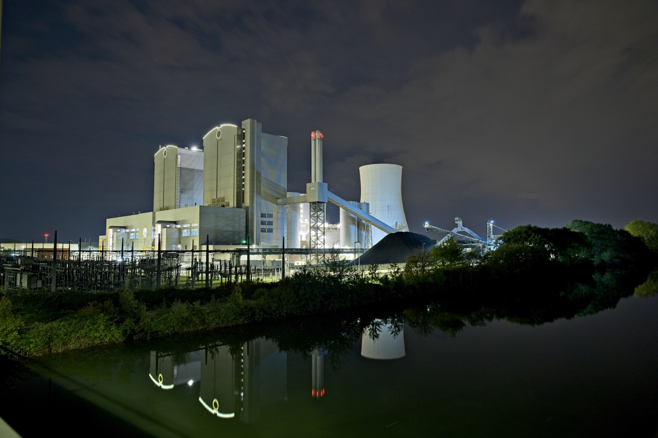 Kraftwerk Stöcken bei Nacht