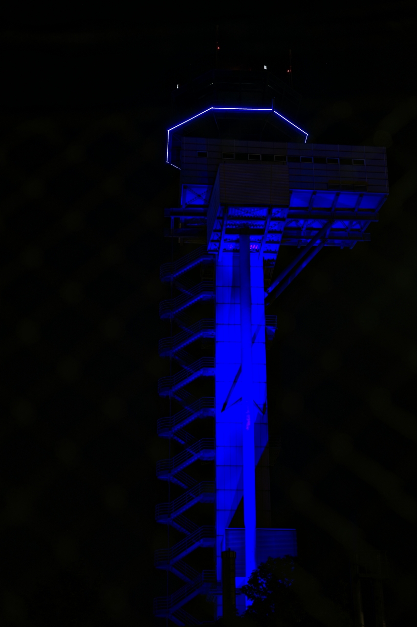 Tower Flughafen Hannover bei Nacht