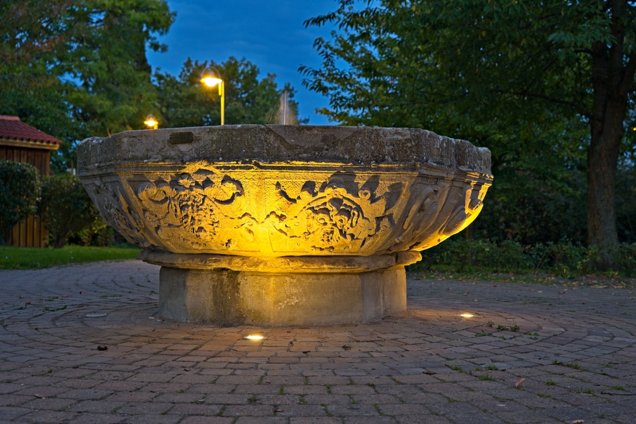 Springbrunnen bei Nacht